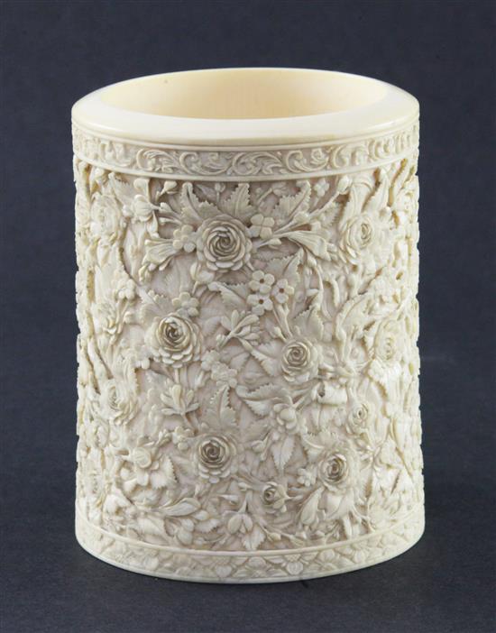 A Chinese export ivory pot, 19th century, 11cm